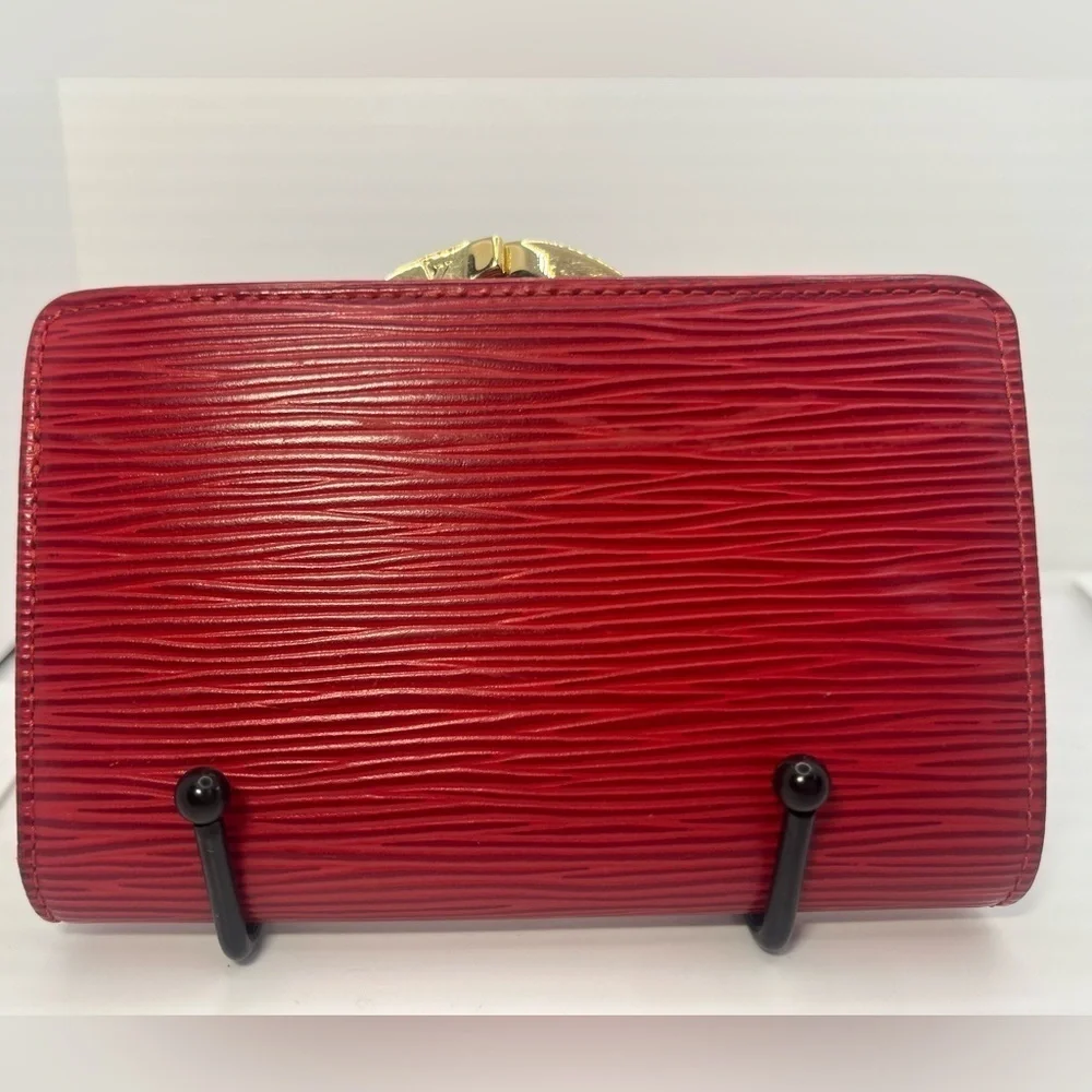 Louis Vuitton EUC Vintage Red EPI Porte Monnaie Viennois Bifold KissLatch Wallet
